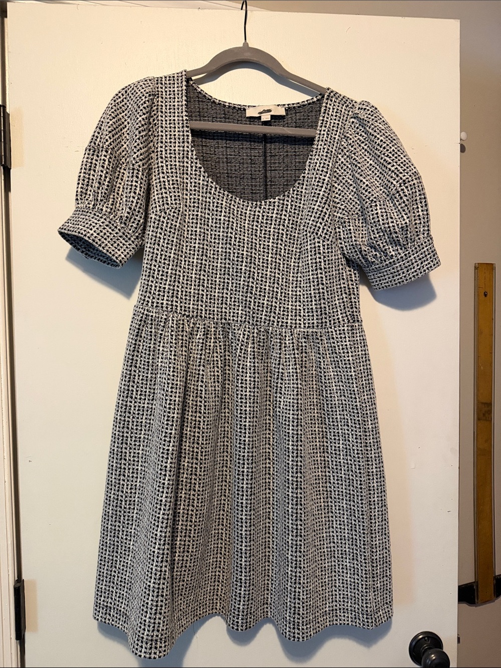 Black and White Textured Puff-Sleeve Women’s Dress LOFT